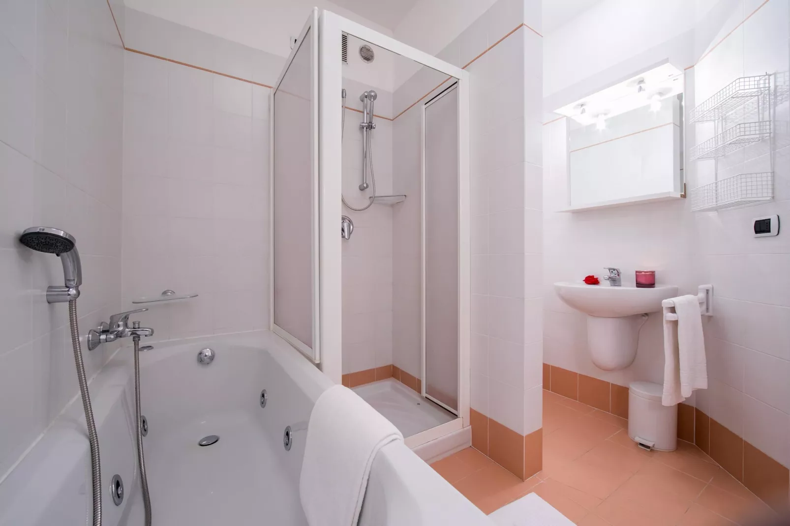 RESIDENCE PORTO LETIZIA - PALACE-2ROOM APT 6 PAX LAKE VIEW 8209 - P2LP6 - Badkamer