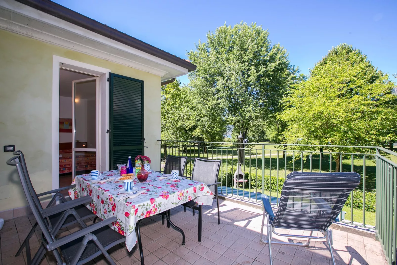 RESIDENCE PORTO LETIZIA - VILLAS-BILOCALE 4 PAX VISTA LAGO PLUS 8215 - V1LP4 - Terrasbalkon