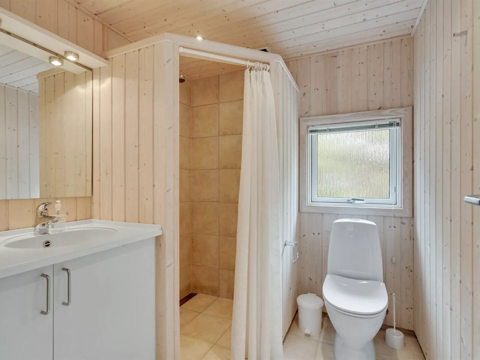 "Anneke" - 2km from the sea-Binnen