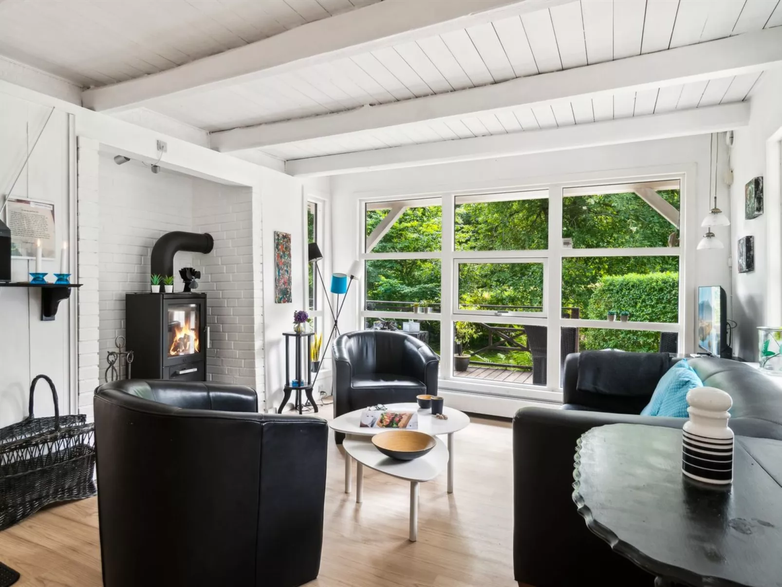 "Vesa" - 2.4km from the sea - Binnen