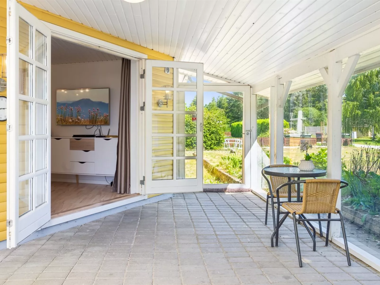 "Senija" - 6.5km from the sea-Binnen