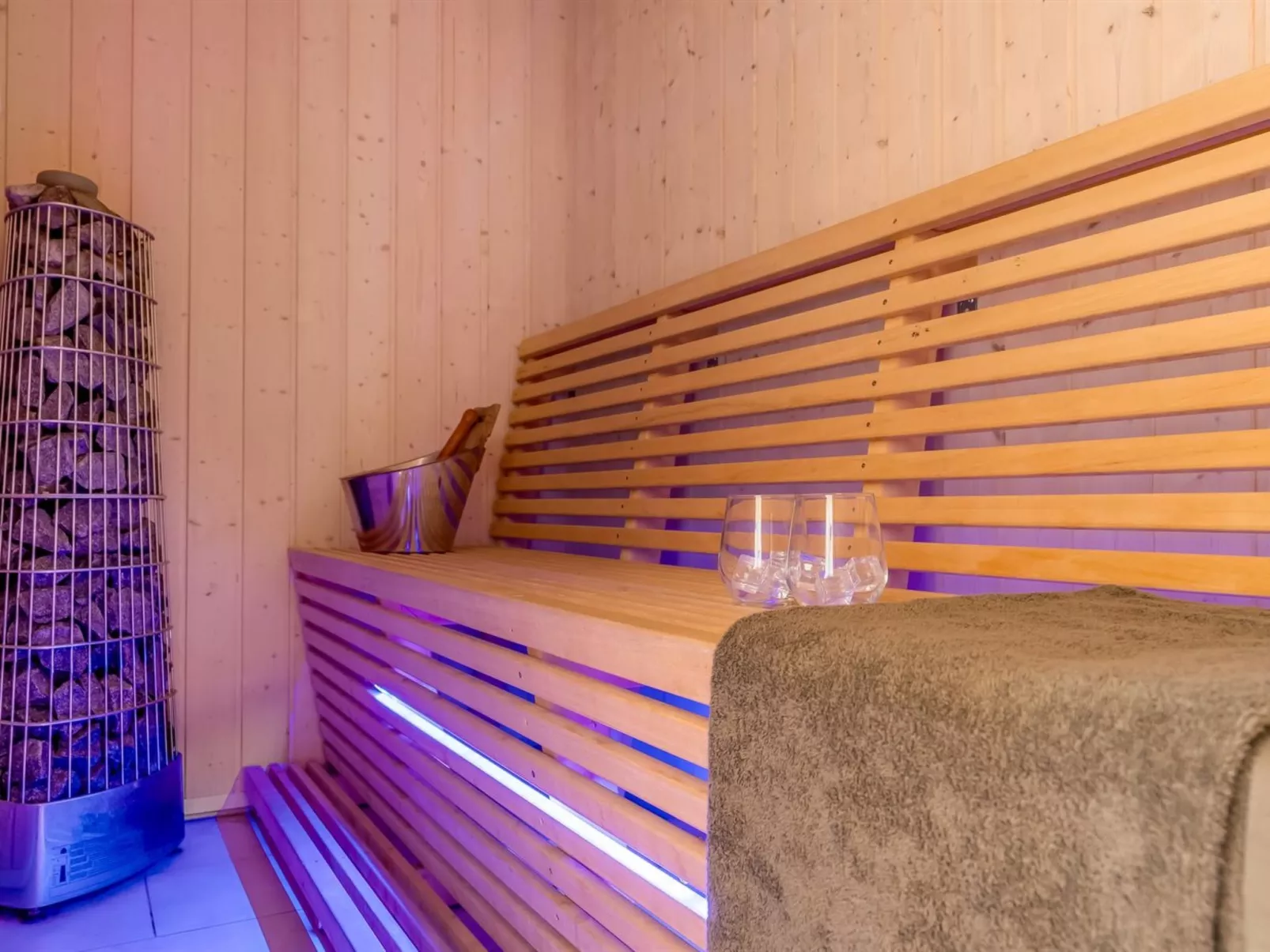 "Jonas" - 450m from the sea-Binnen