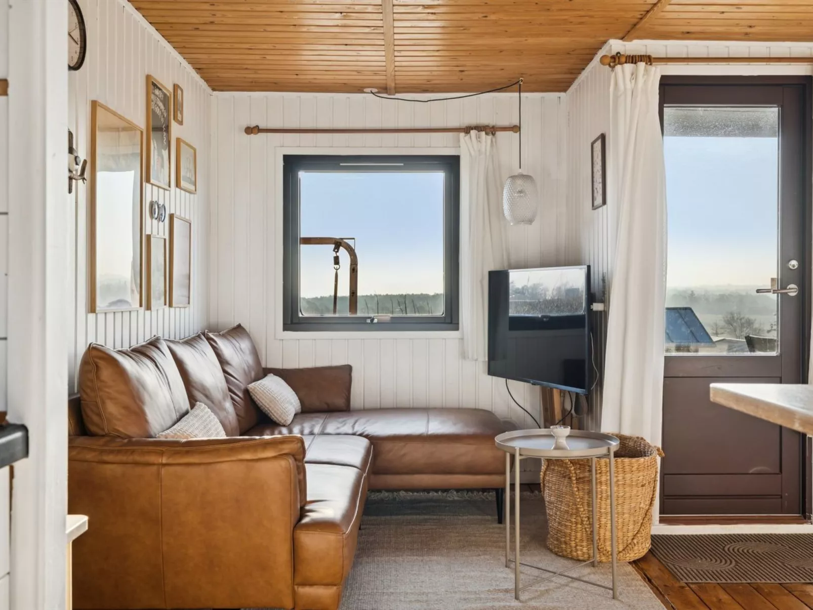 "Joseph" - 500m from the sea-Binnen