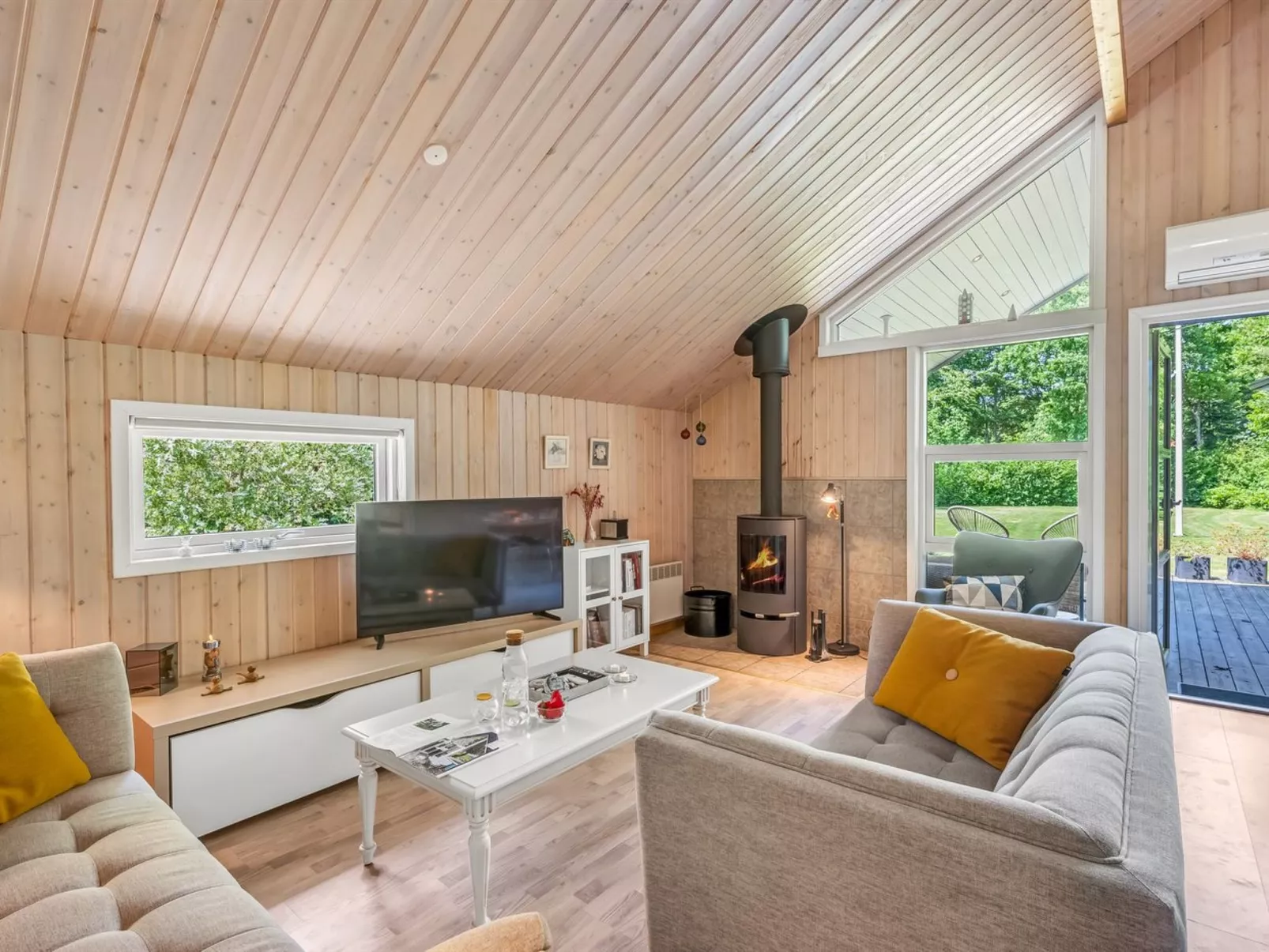 "Iorund" - 10km from the sea-Binnen