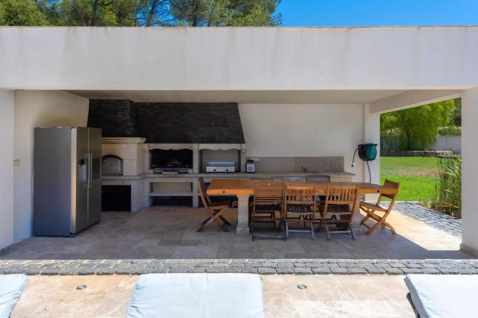 Villa avec piscine chauffée spa salle sport et cinéma-Terrasbalkon