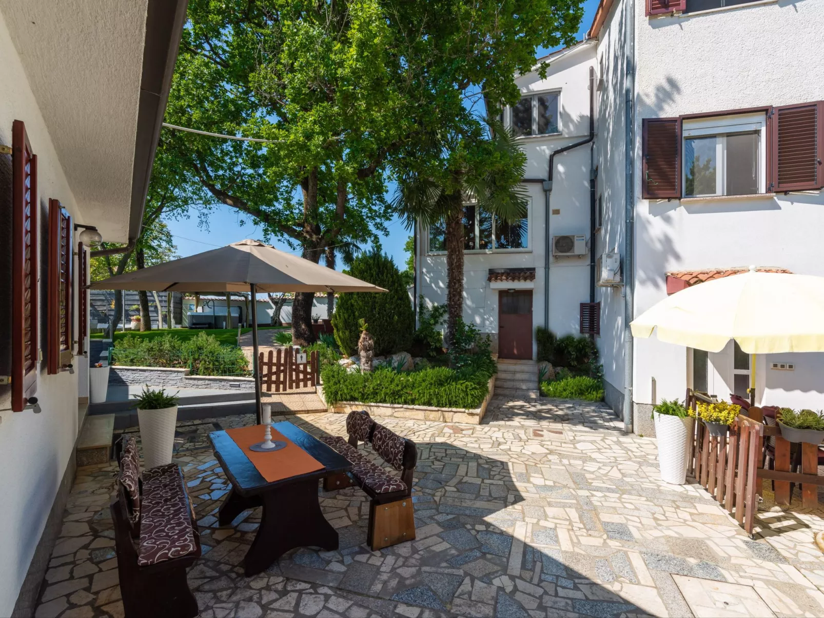 Haus Garden - Buiten