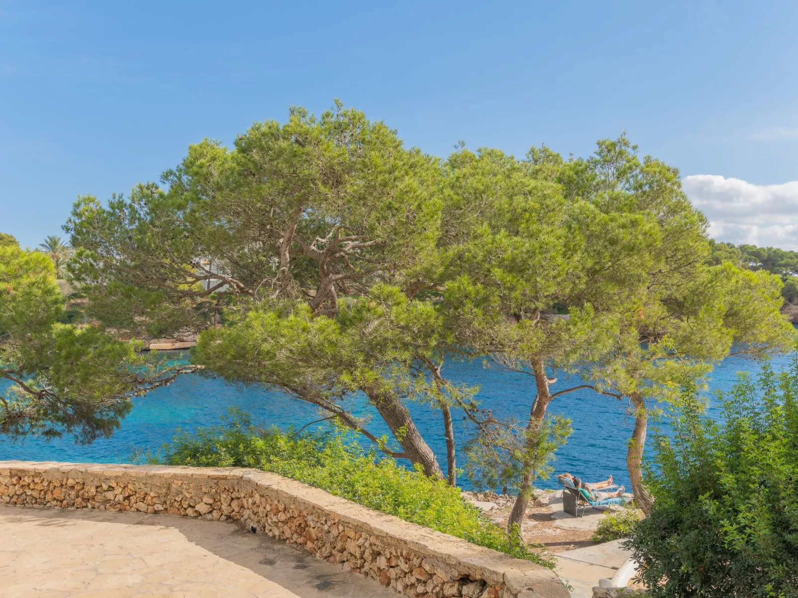 Neu renoviertes, modernes Apartment für 4 Personen, direkt an der Cala Ferrera - Buiten
