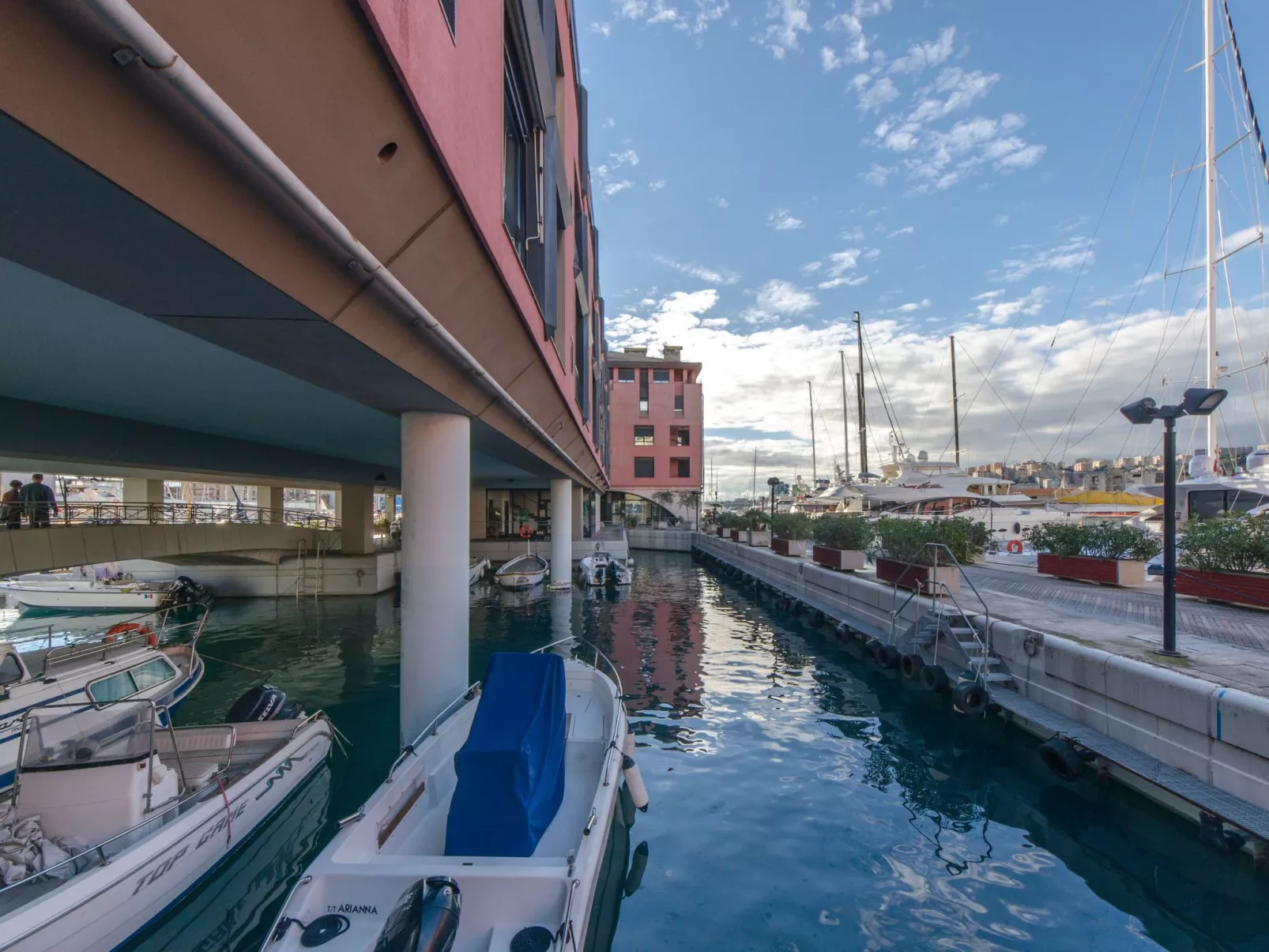 Dock of the Bay Genova, 2b 1b, 2 garage e balcone - Image-tags.info