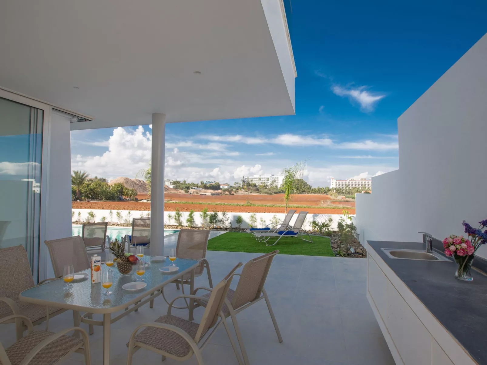 3-Schlafzimmer-Villa mit Pool, Dachgarten, Meerblick - Image-tags.info