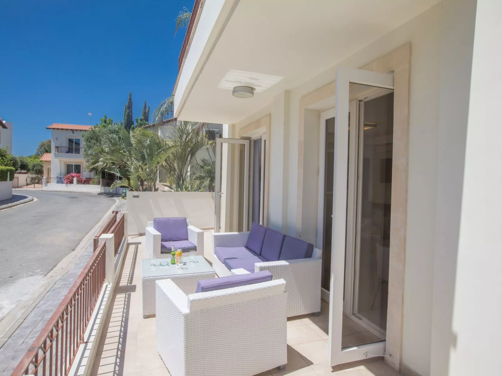 3-Schlafzimmer-Luxusvilla mit Pool und teilweise Meerblick - Image-tags.info