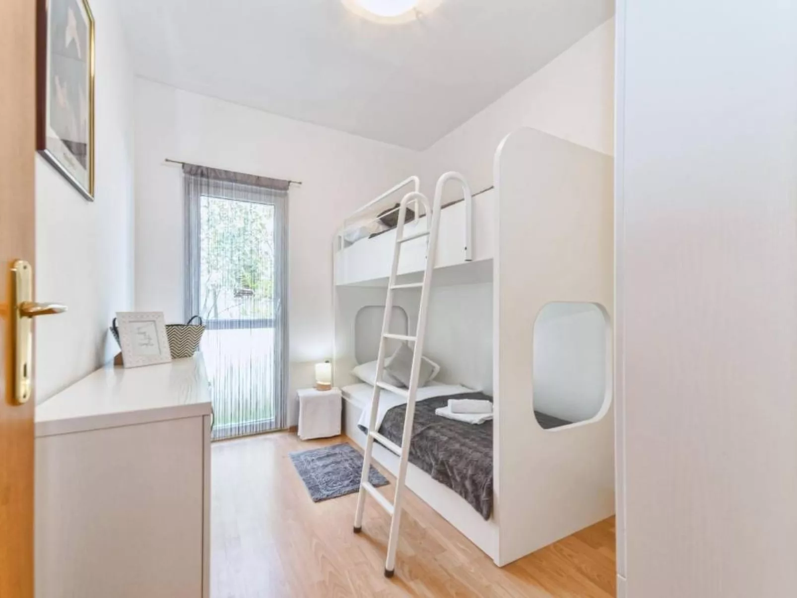 Strandhaus mit Pool in Meeresnähe - Image-tags.info