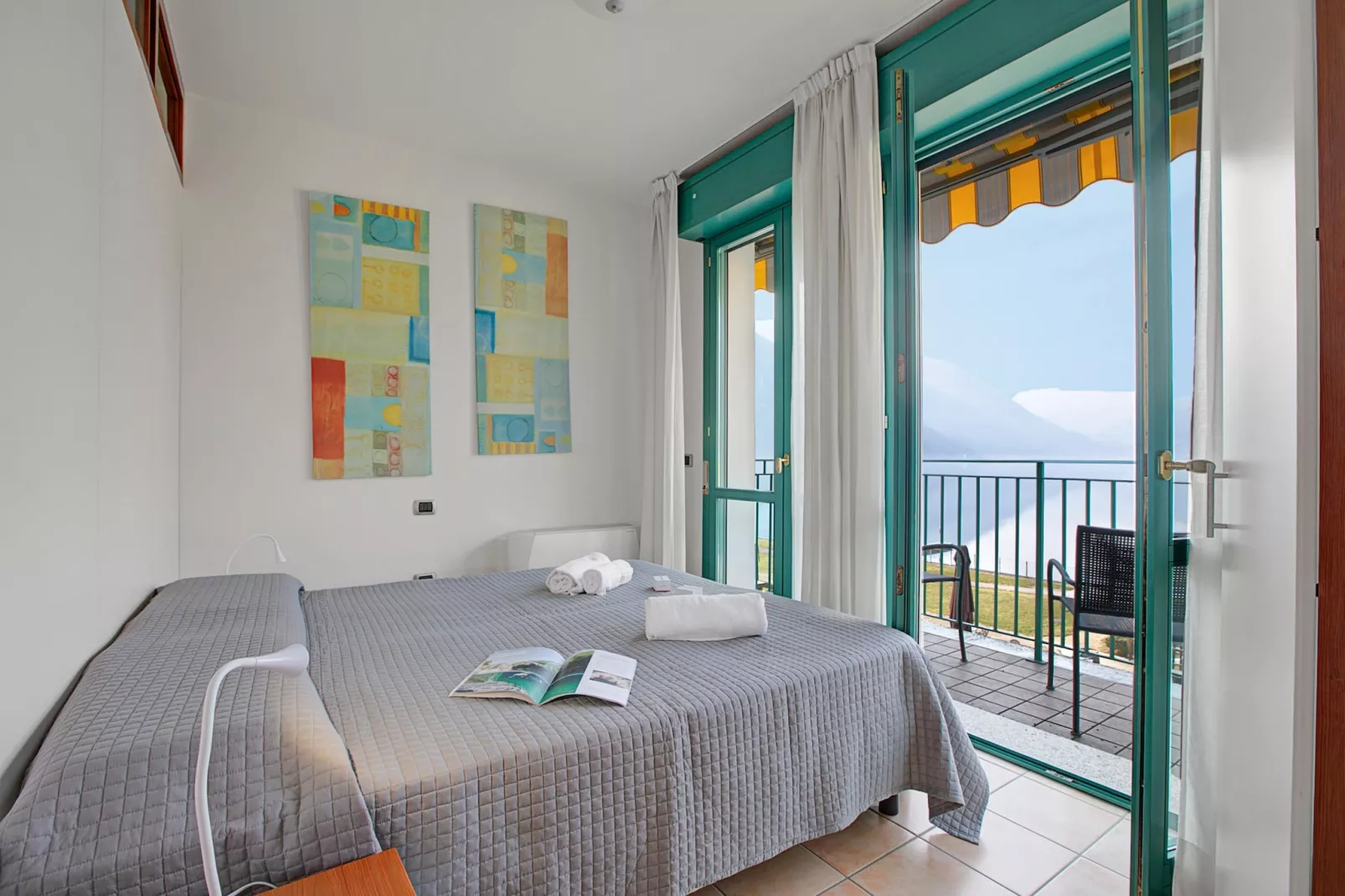 RESIDENCE PORTO LETIZIA - PALACE-2ROOM APT 6 PAX LAKE VIEW DELUXE 8210 - P2LD6 - Slaapkamer