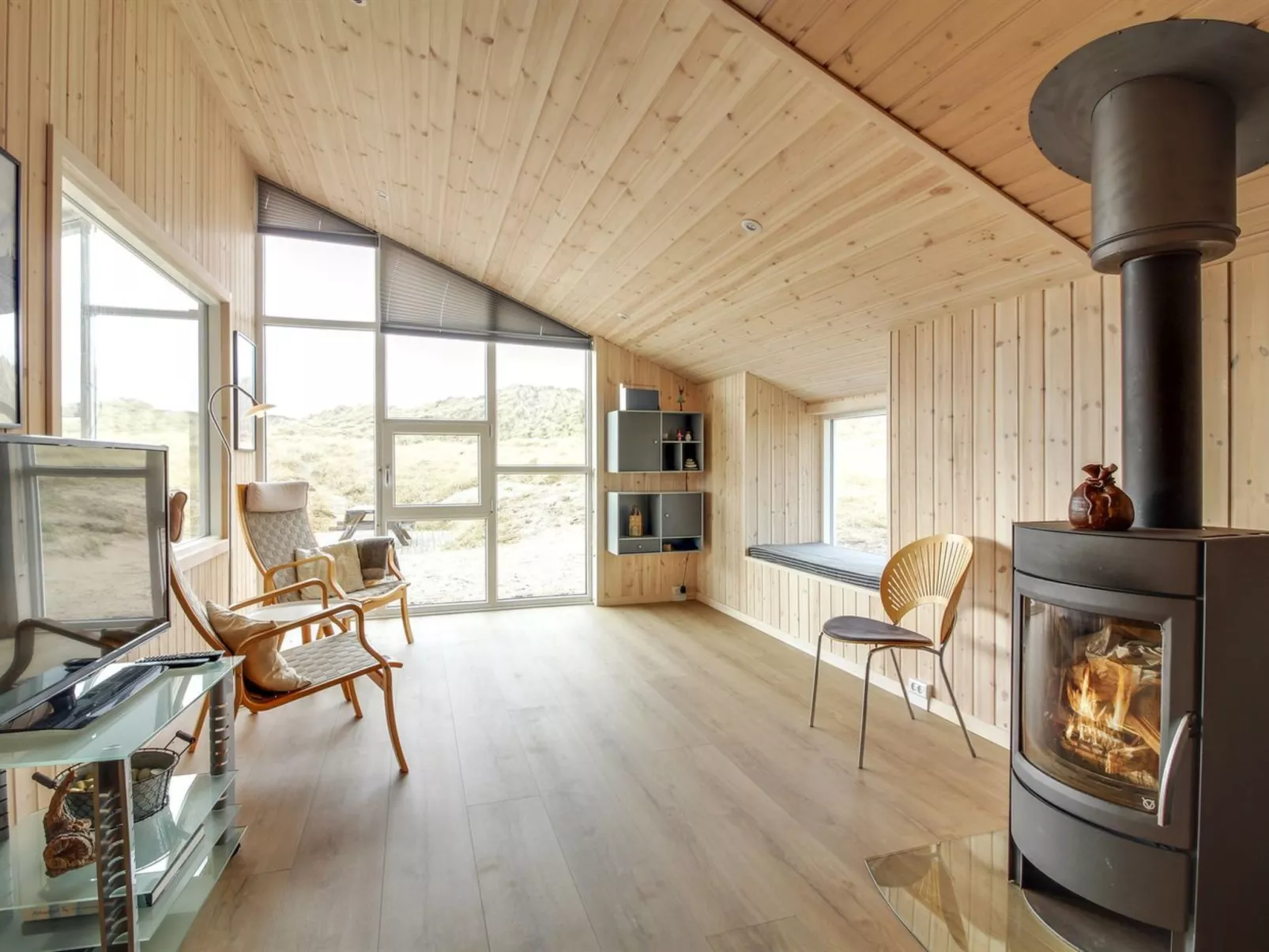 "Emelia" - 50m from the sea-Binnen