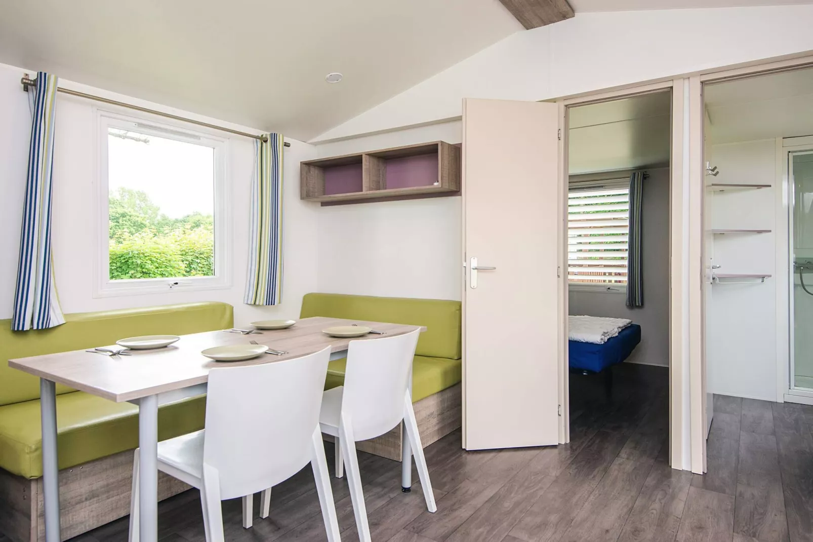 Mobile homes til 6 pers., med bad-Binnen