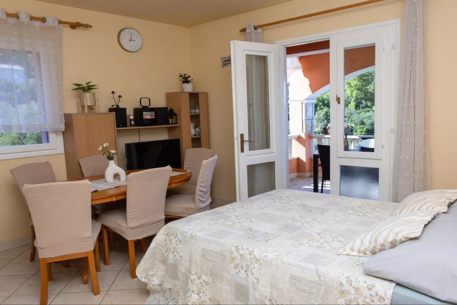 Apartments Sea Line - Two Bedroom Apartment with Terrace and Sea View-Slaapkamer