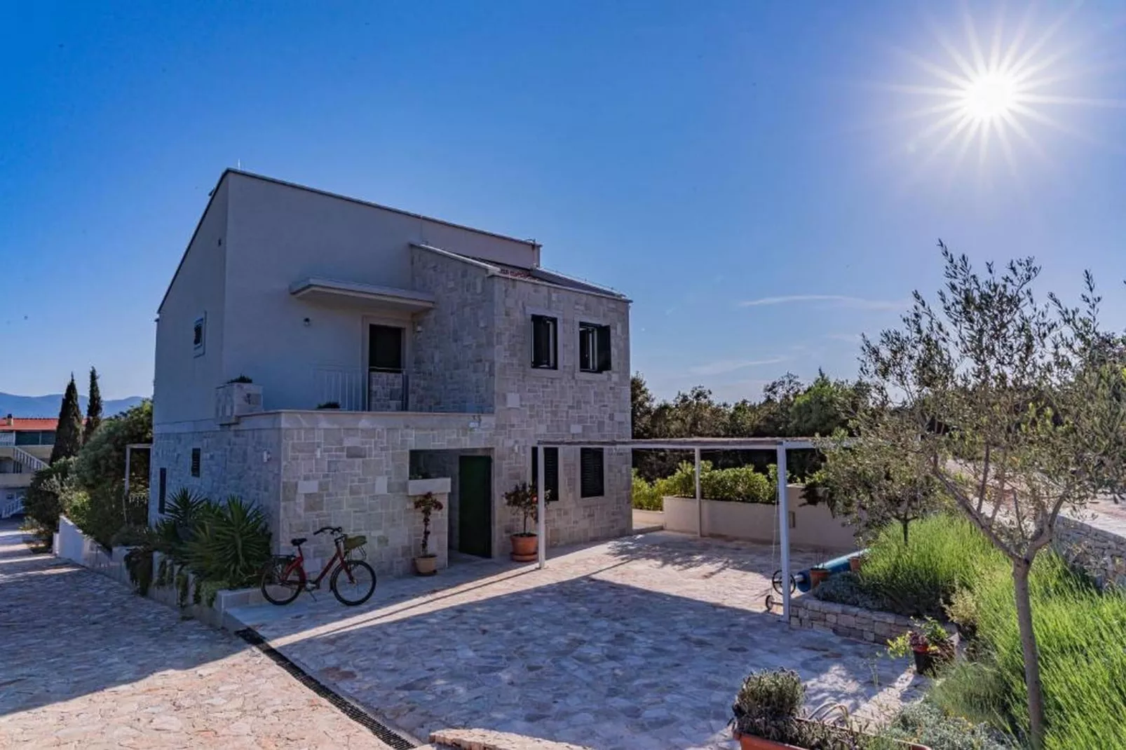 Villa Vera -Three Bedroom Villa with Swimming pool - Buitenlucht