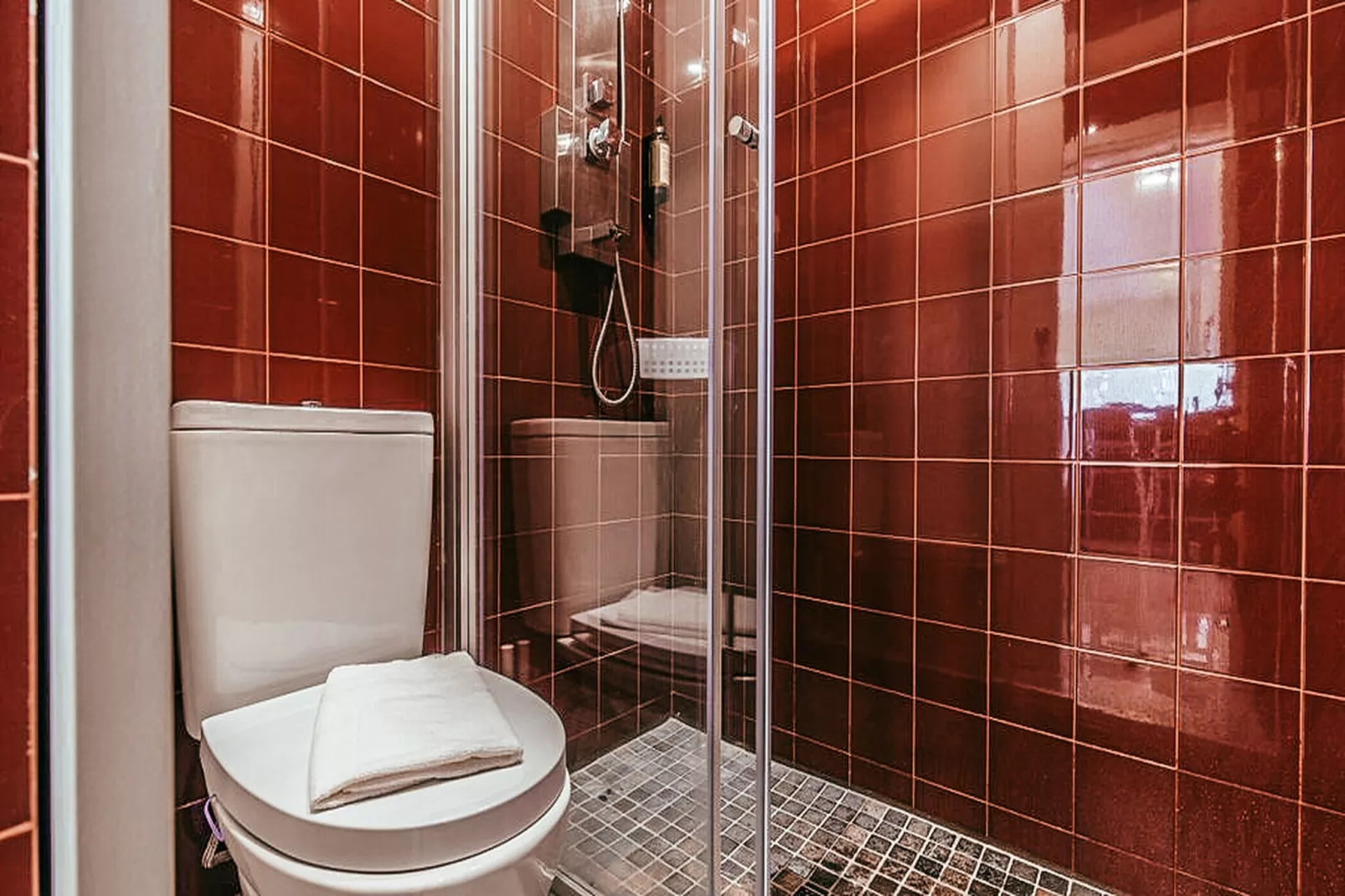 Trendy Apartment River View By Gthouse - Badkamer