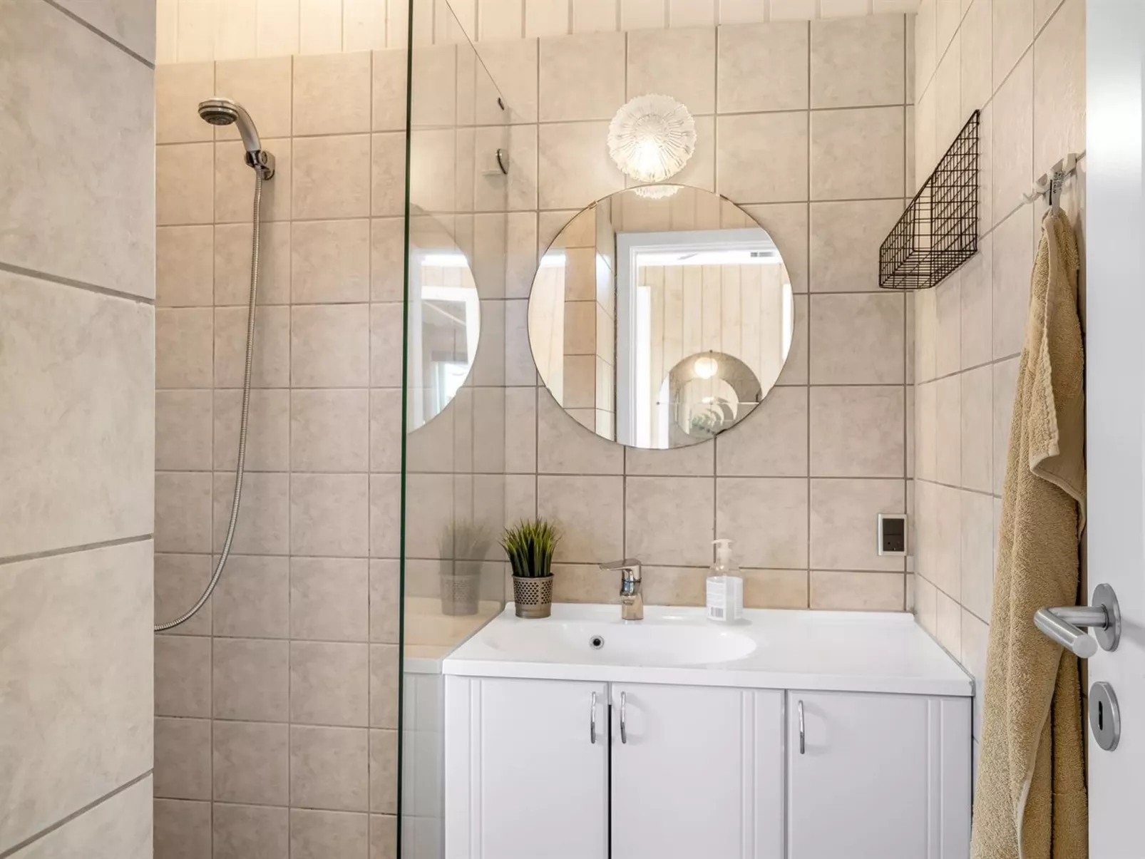 "Peder" - 700m from the sea-Binnen