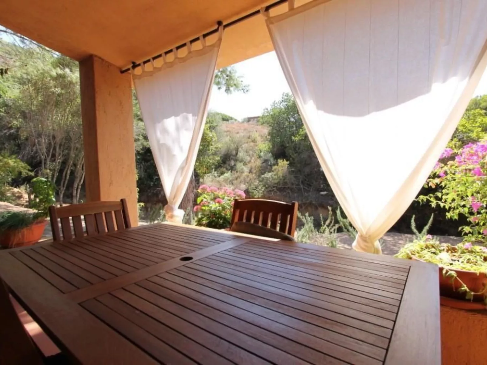 Wohnung 'Rosa 3' mit Terrasse-Buiten