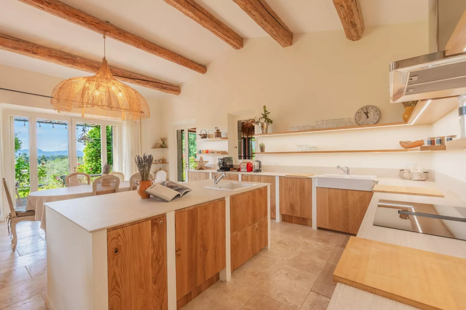 Le Mas Elaïa  votre havre familial avec piscine privée-Keuken