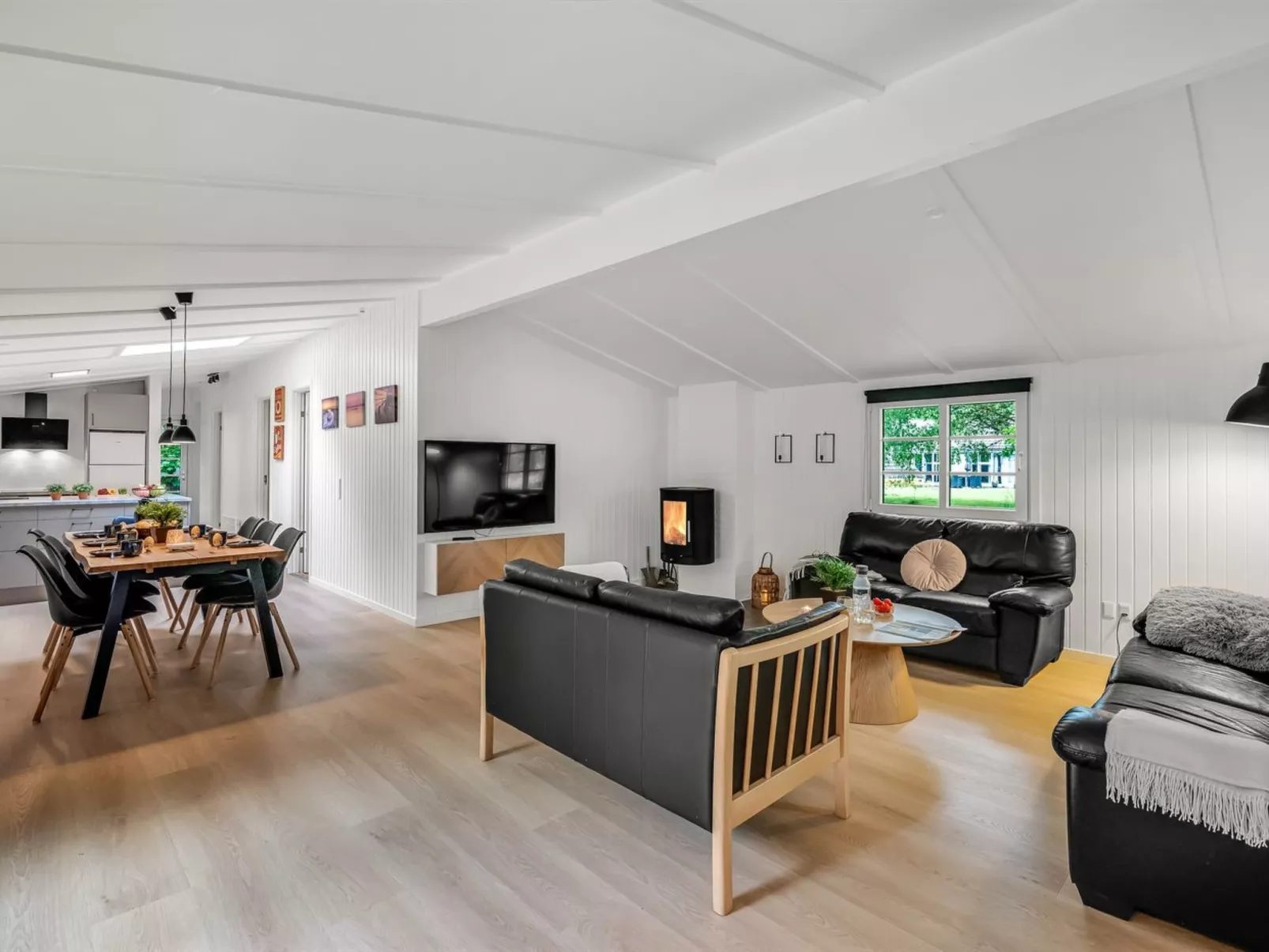 "Mena" - 10km from the sea-Binnen