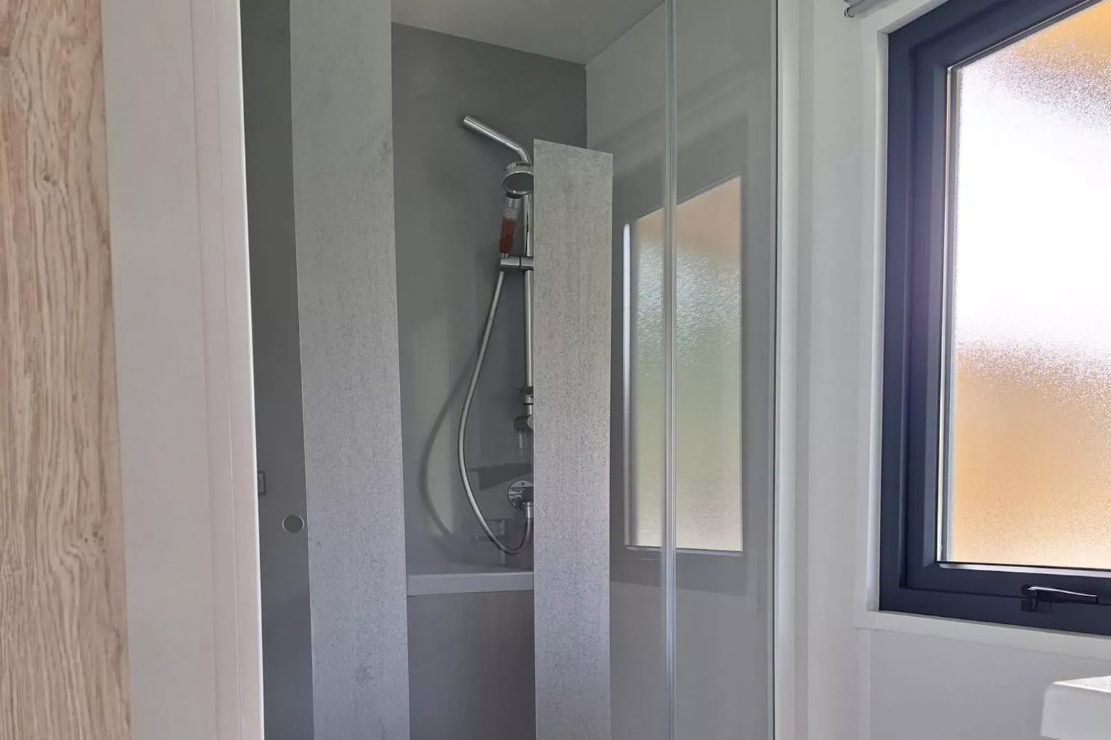 Mobilhome Bali 1 - Badkamer