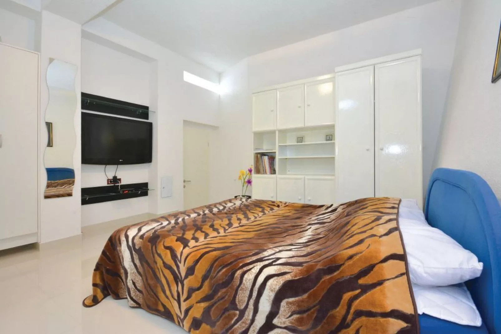 Villa Blanka - Six Bedroom Villa with Swimming Pool and Sea View-Slaapkamer