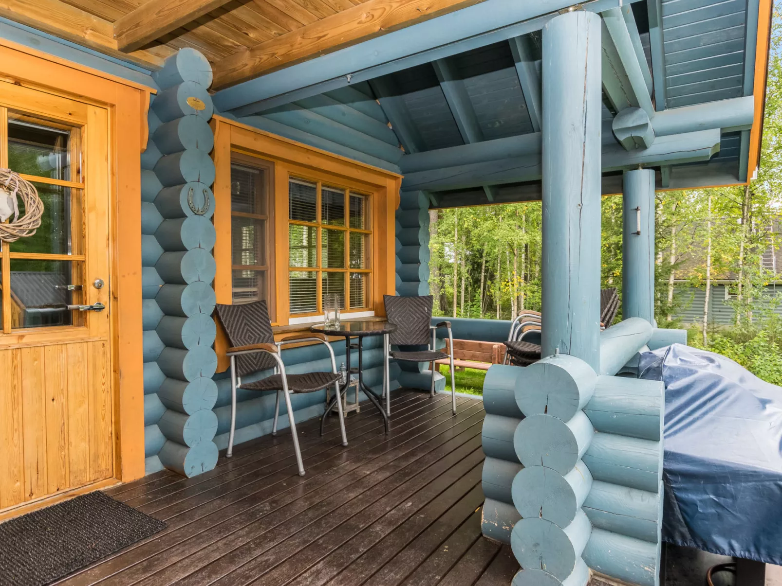 Linnanhelmi (ent. metsäpeura) - Binnen