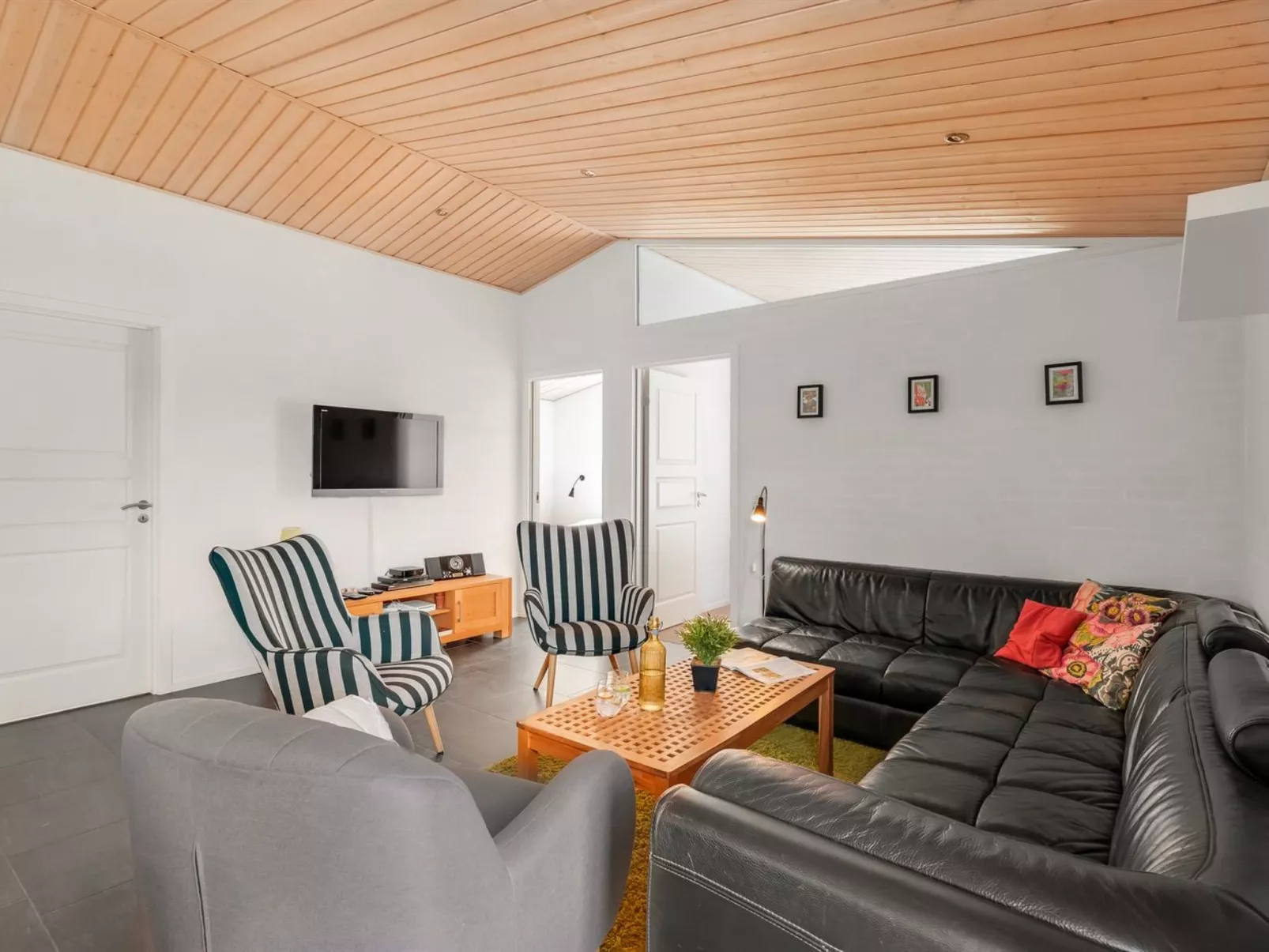 "Marjatta" - 3.2km from the sea - Binnen