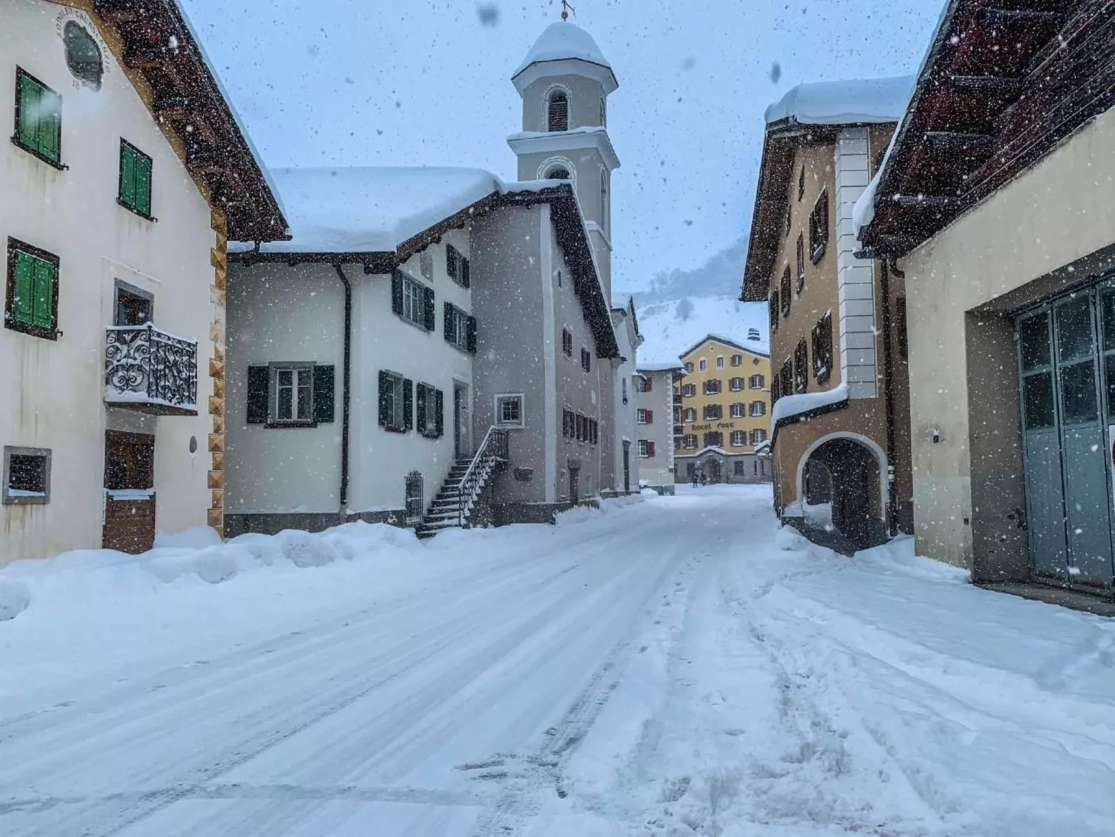 Mit Panoramablick in die Bergwelt - Image-tags.info