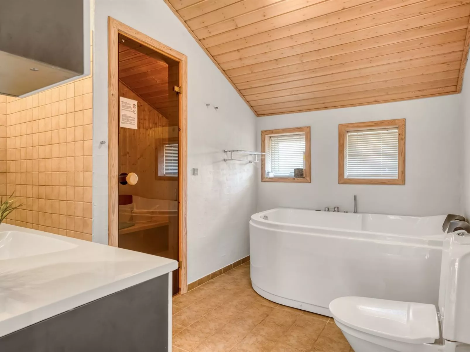 "Alisa" - 1.9km from the sea - Binnen