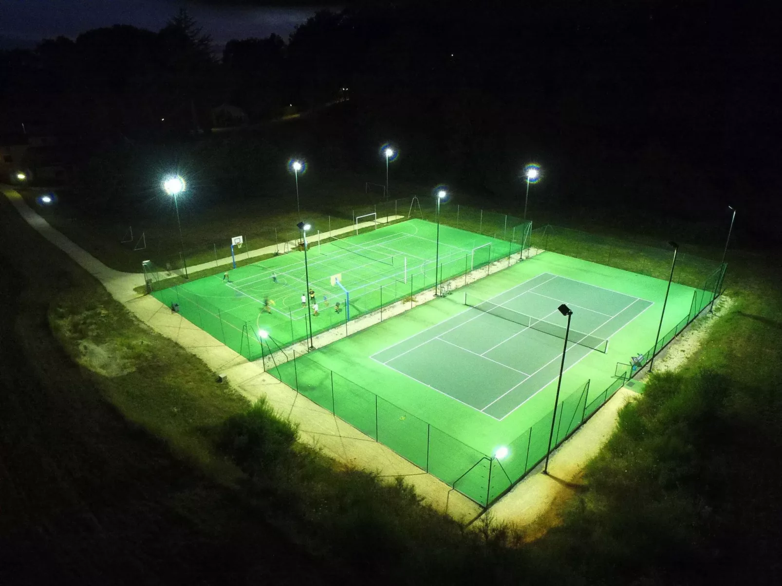 Domäne mit Jacuzzi - Image-tags.info