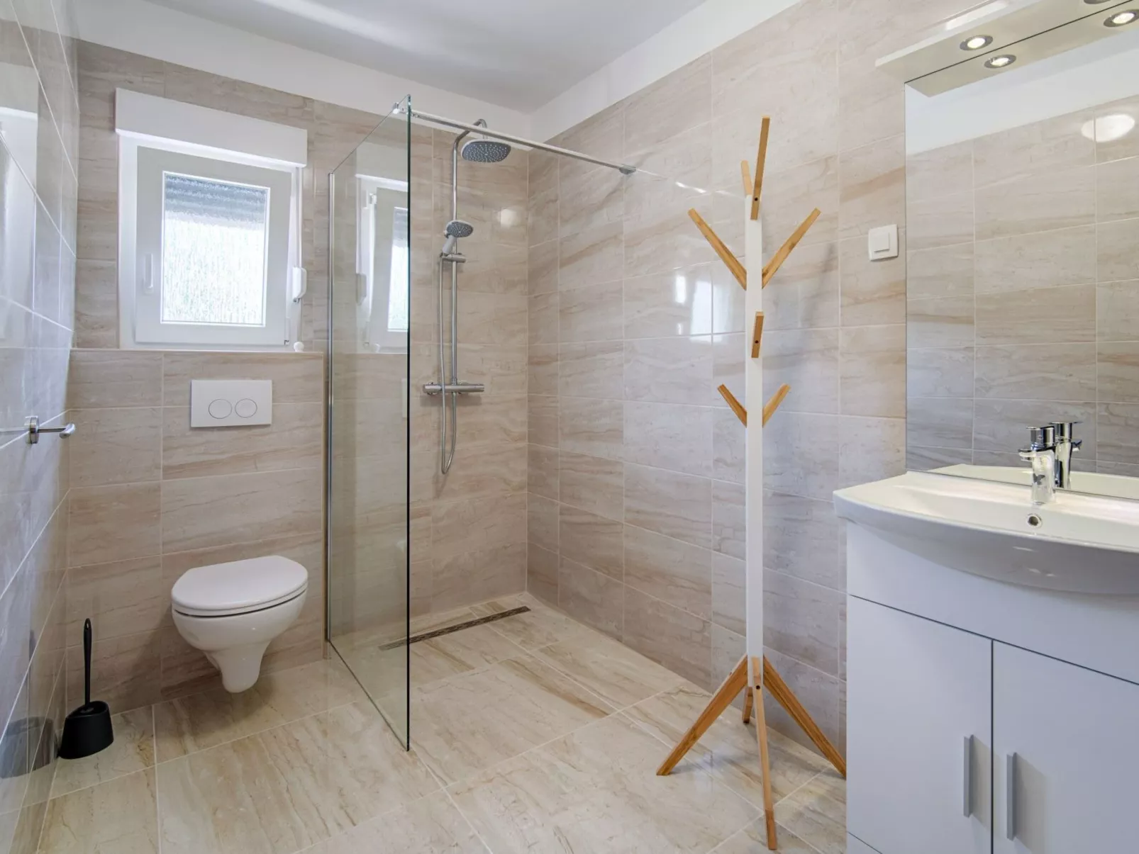 Schönes Haus in Pinezići mit privatem Parkplatz - Image-tags.info