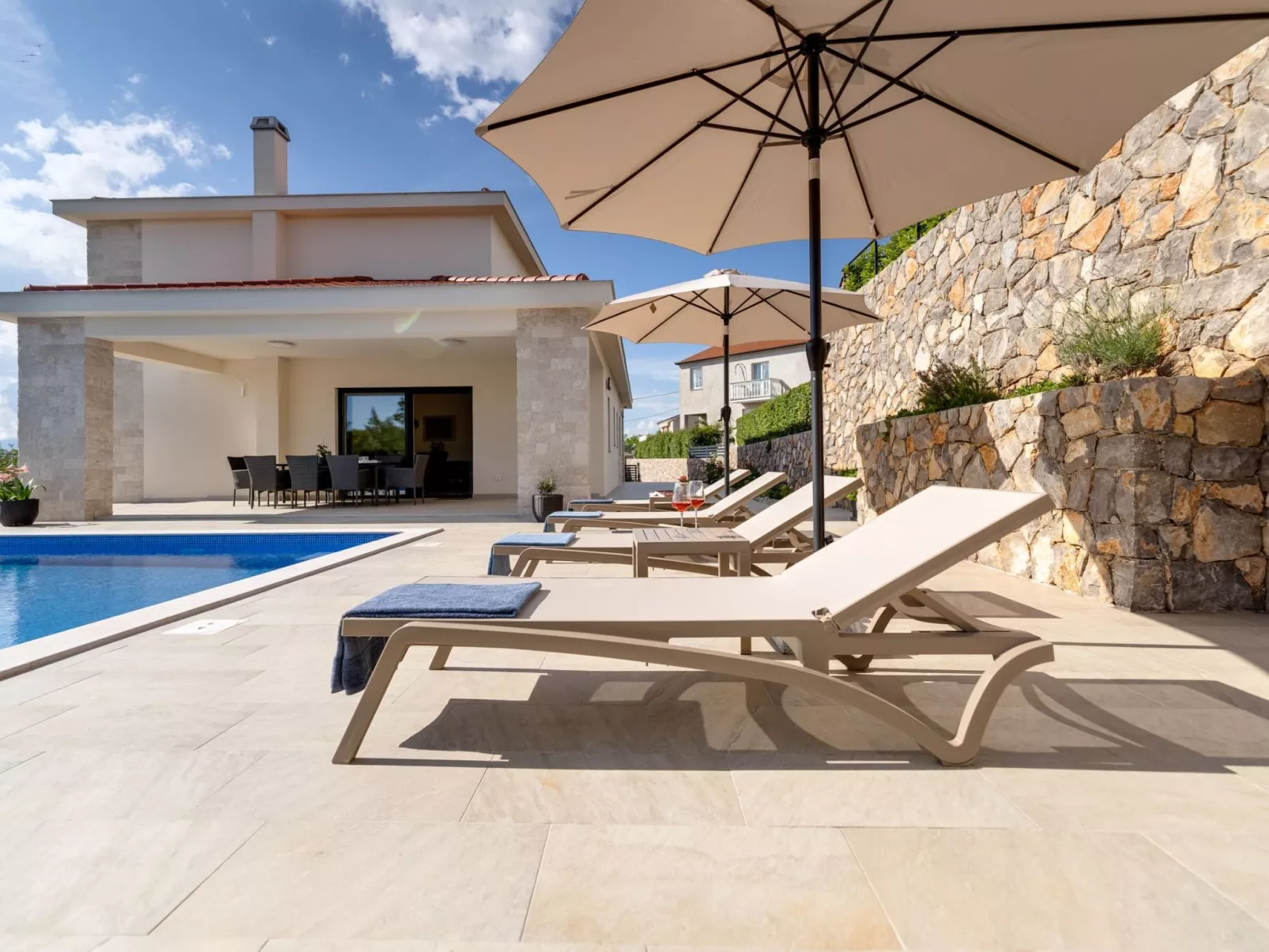 Schone Villa mit Pool, Meerblick, Strand - Image-tags.info