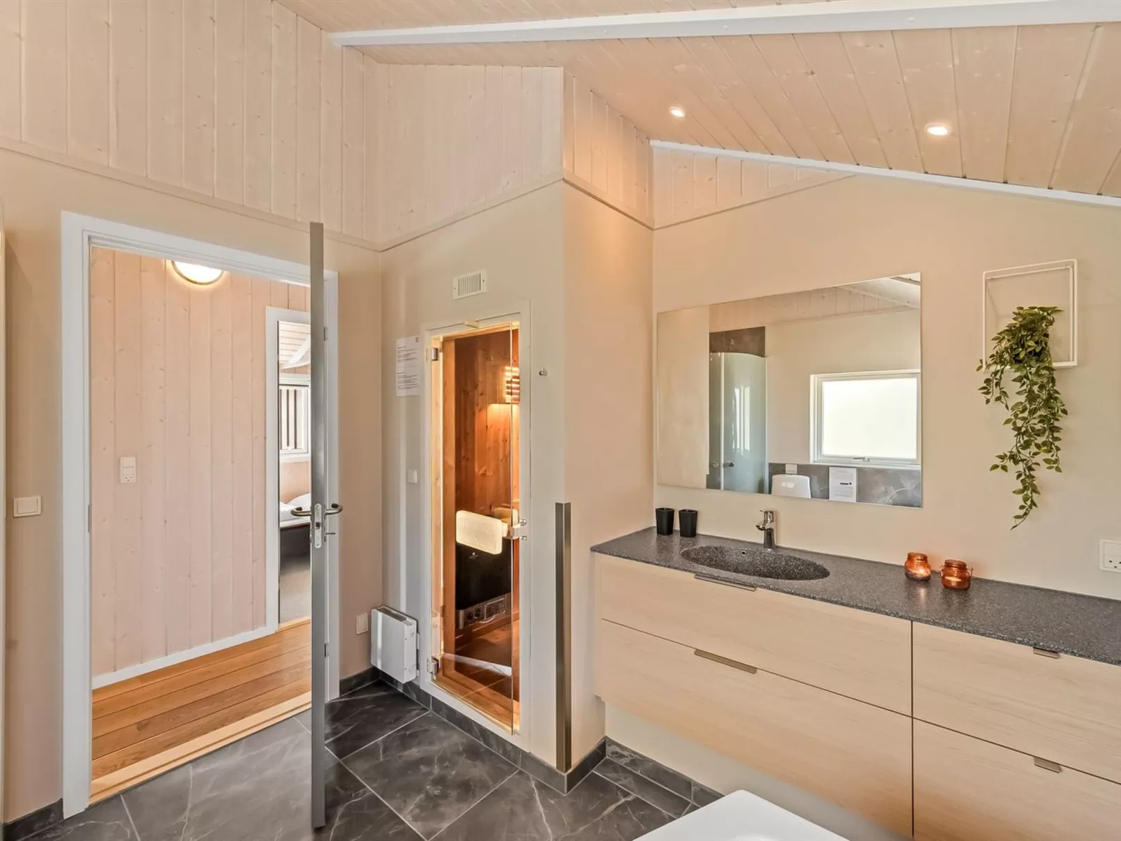 "Arine" - 700m to the fjord - Binnen