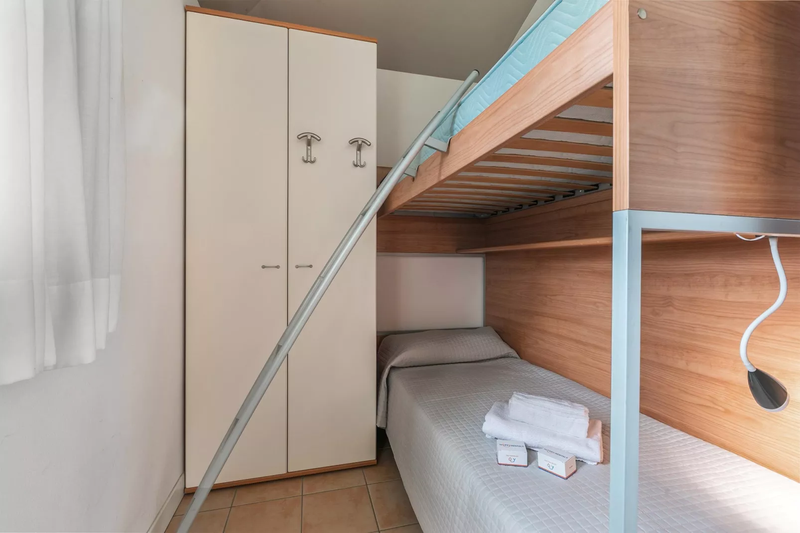 RESIDENCE PORTO LETIZIA - VILLAS-STUDIO 4 PAX VISTA LAGO DELUXE 8214 - VSLD4 - Slaapkamer