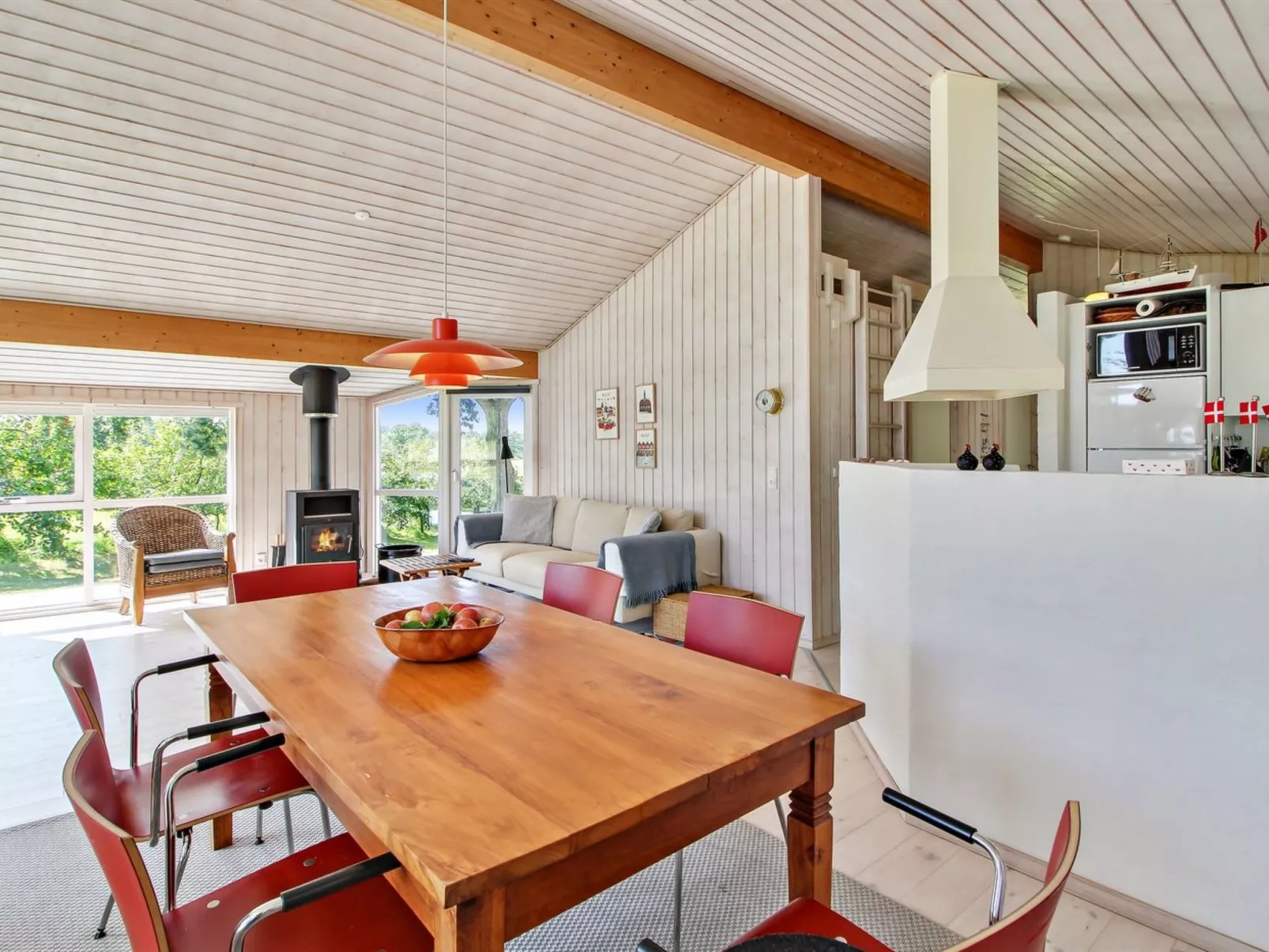 "Lilla" - 120m from the sea - Binnen