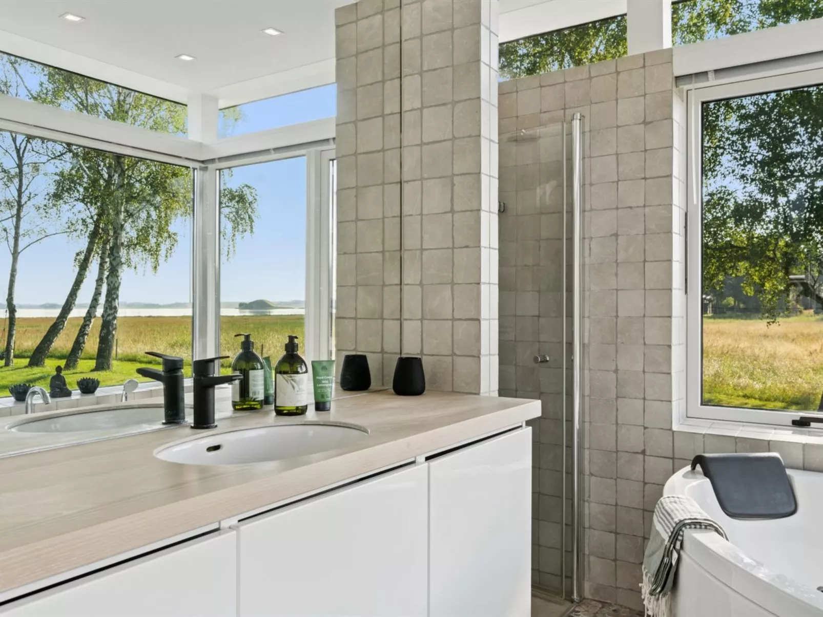 "Jo" - 175m to the fjord - Binnen