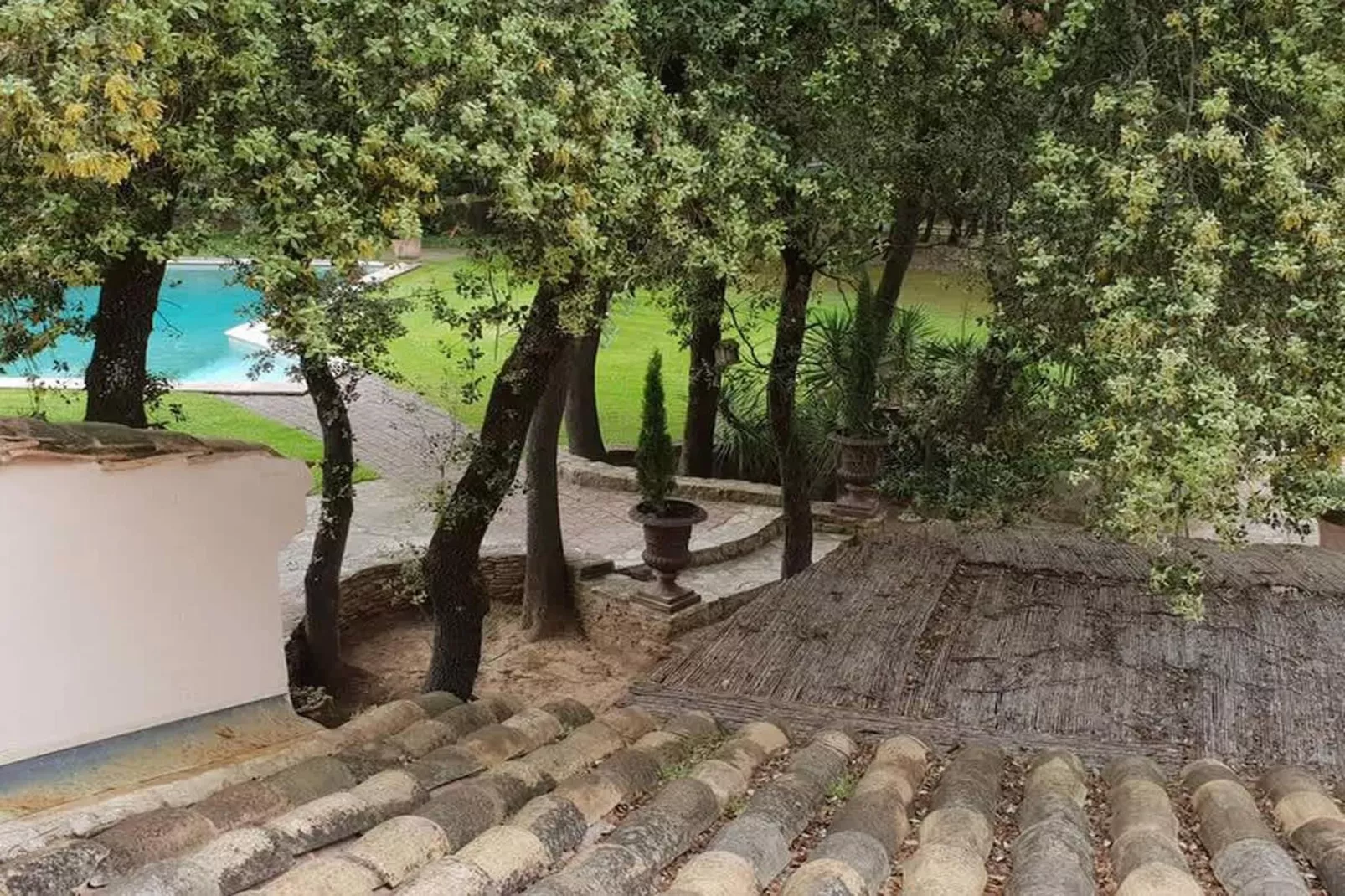 Villa cadre idyllique et reposant avec piscine-Uitzicht zomer