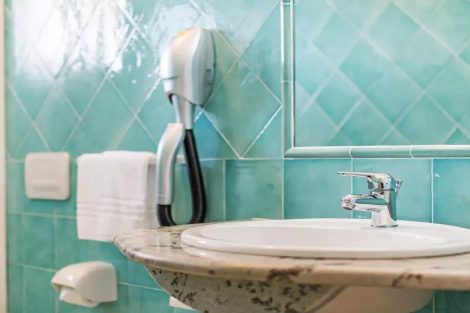 Residence Club Gli Ontani APARTMENT 2 BEDROOMS - 6 PAX - TYPE B R6B-Badkamer