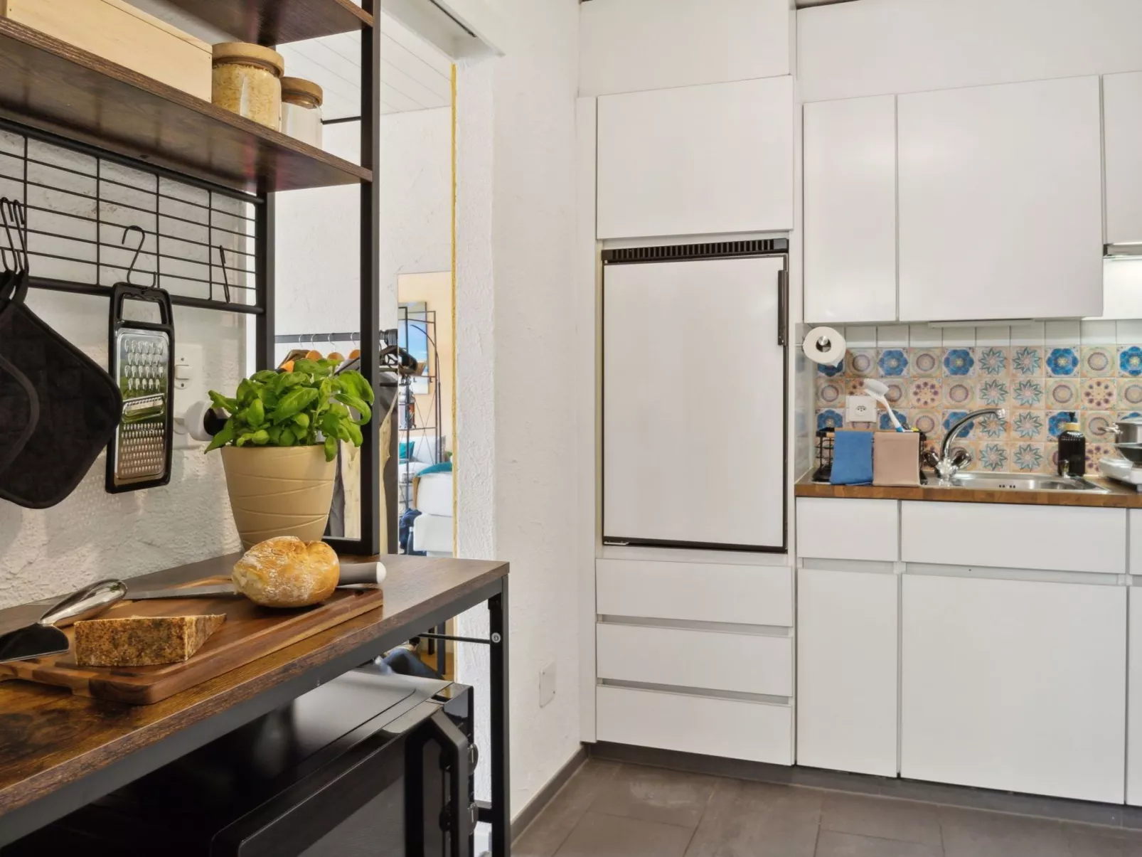 4 Seasons Apartment - Image-tags.info