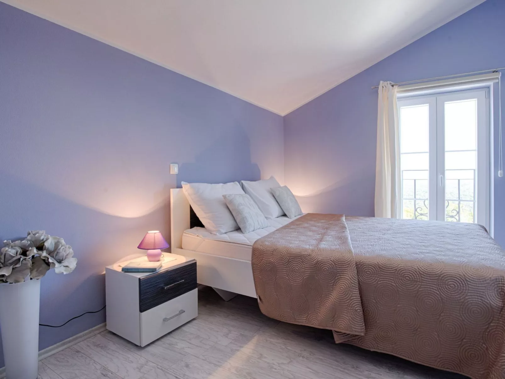 Luxuriöse Villa mit Pool, großem mediterranen Garten und Kinderspielplatz. - Image-tags.info