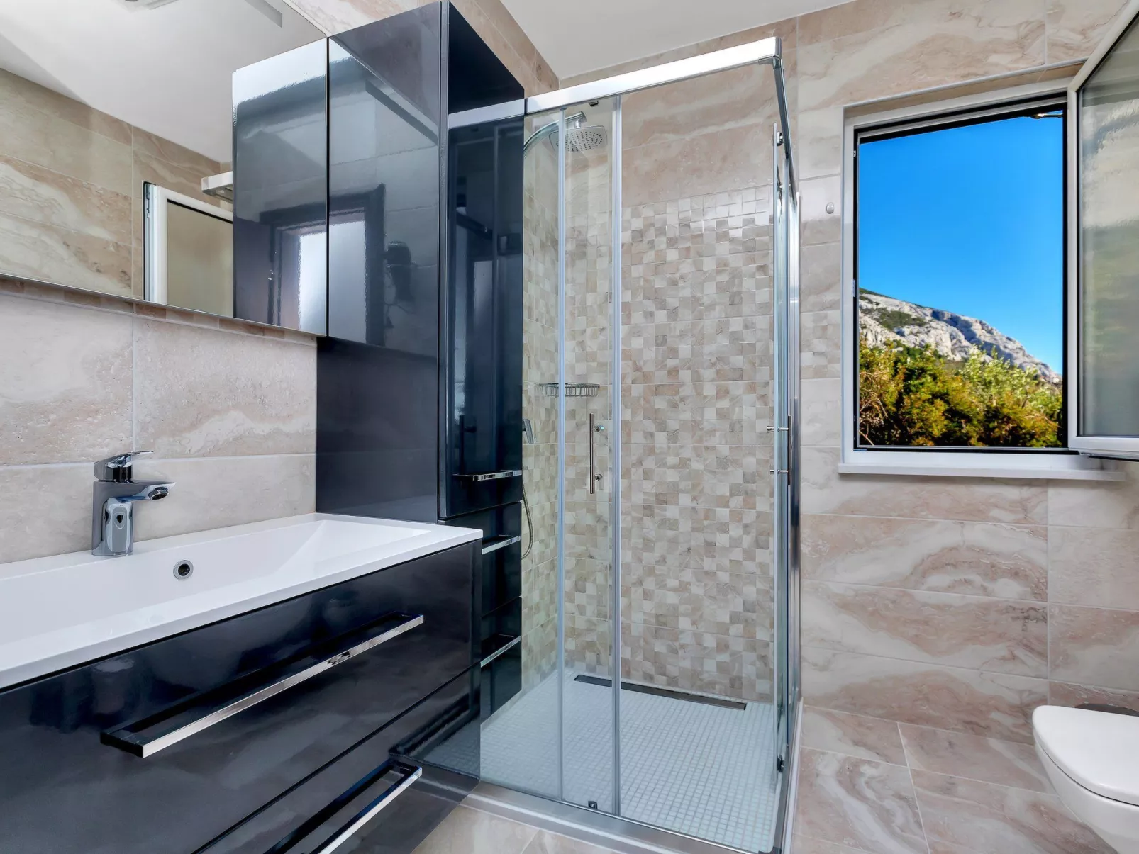 Villa Infinite mit Schwimmbad und Meerblick - Binnen