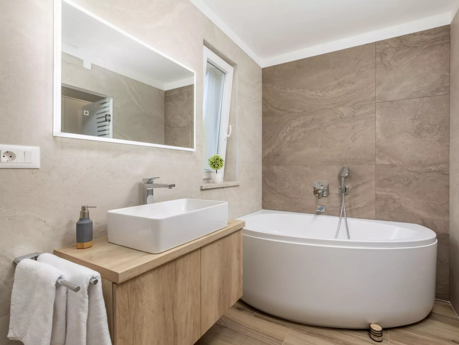 Romantische Villa mit Pool, umgeben von Natur - Image-tags.info