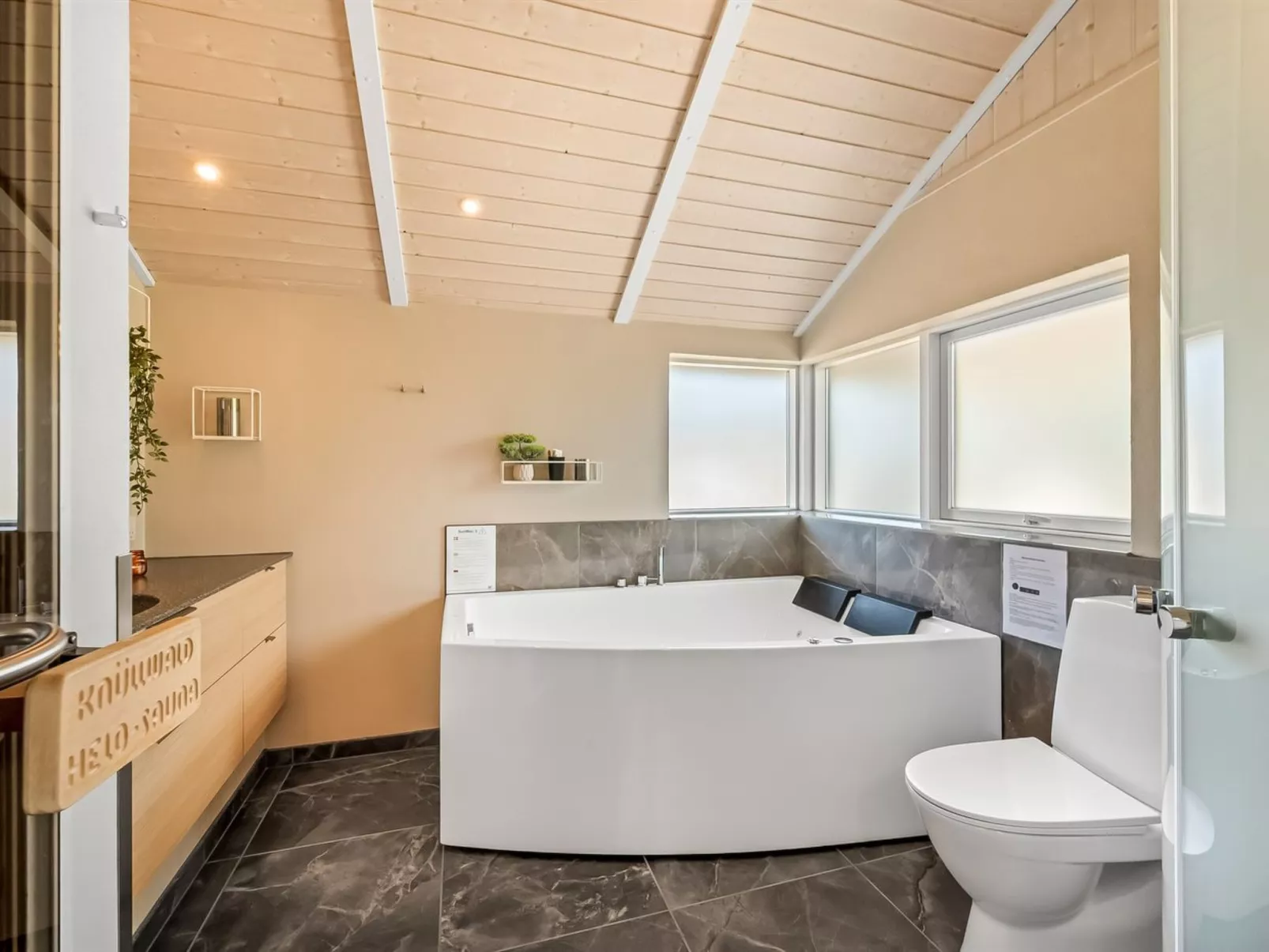 "Arine" - 700m to the fjord - Binnen