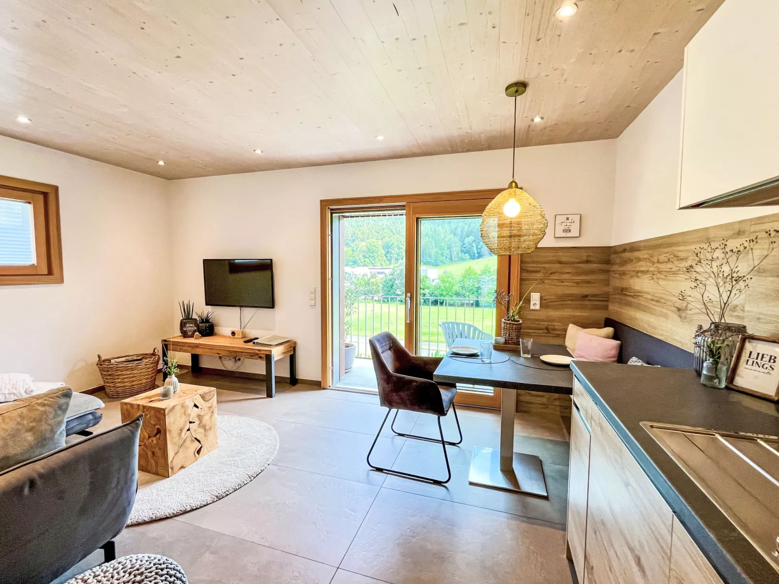 Kinast (HFT201)-Binnen