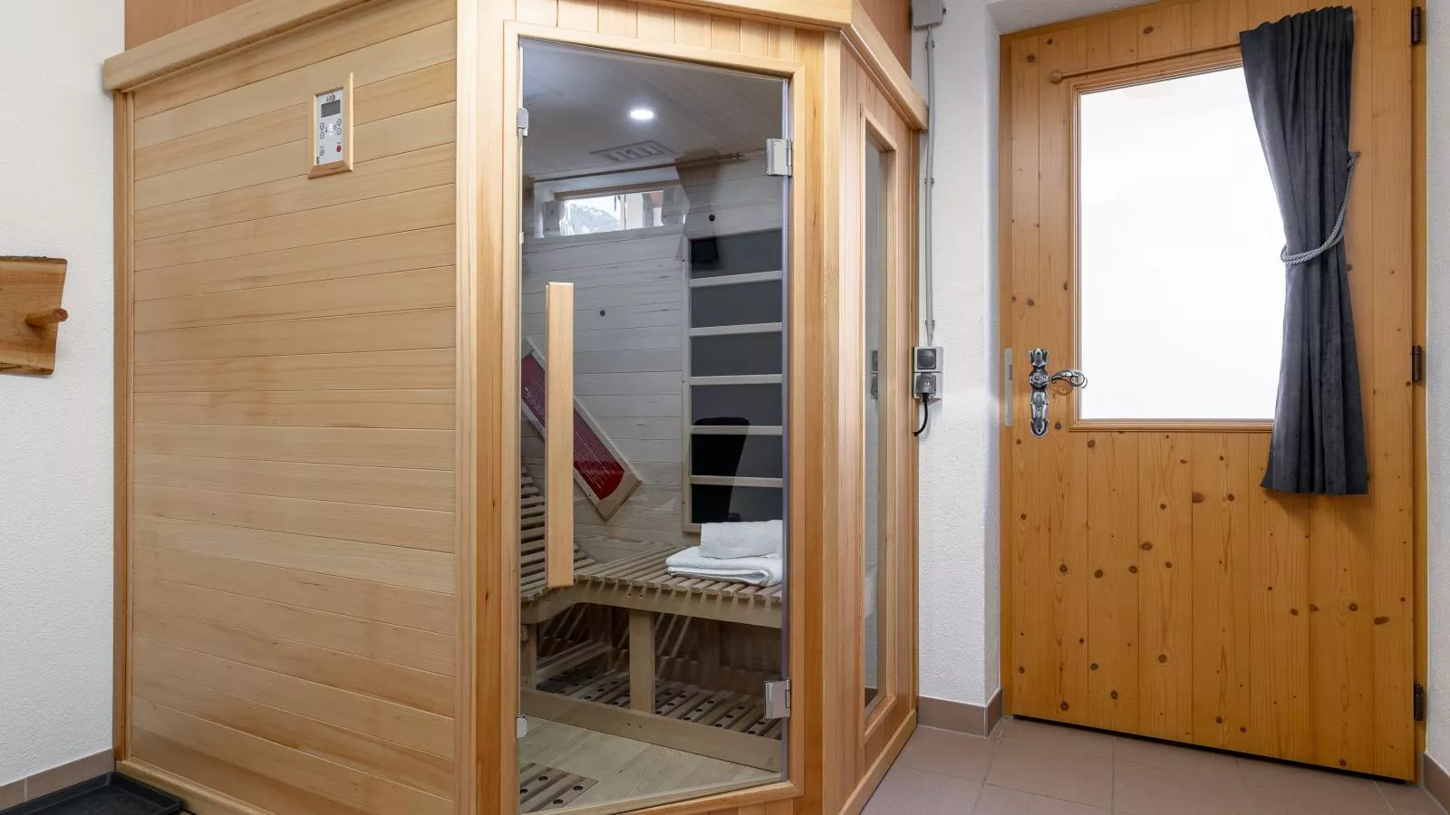 Rosalie-Lorena-Sauna