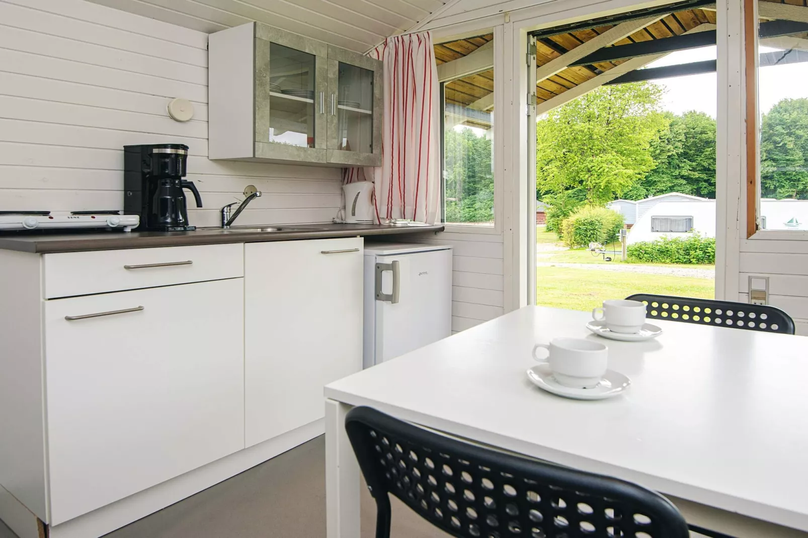 Mobile homes til 6 pers., med bad-Binnen