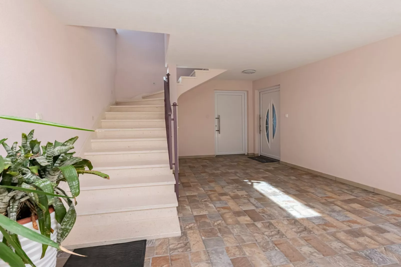 Apartments Hope (Dugi Rat) - Three-Bedroom Apartment with Jacuzzi  (Stanko) - Trap