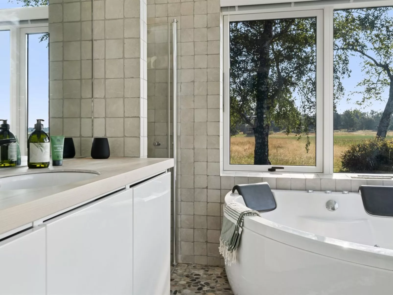 "Jo" - 175m to the fjord - Binnen